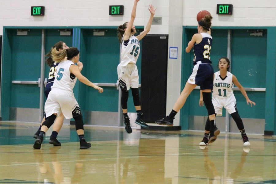 Girls Varsity Hoops Suffers 20pt Loss to Eagles